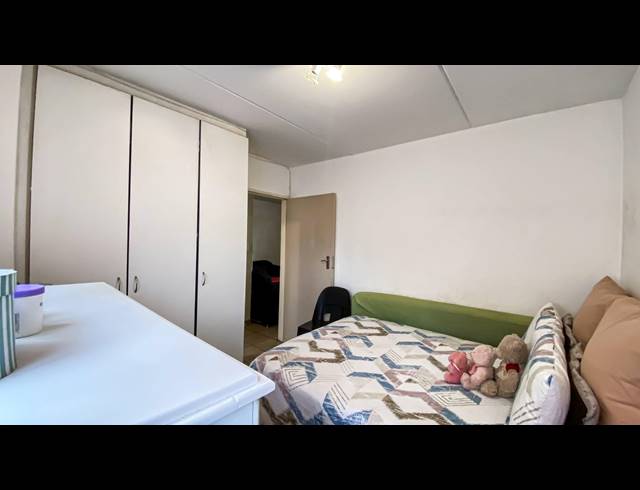 1 BEDROOM FLAT RENTED IN KEMPTON PARK CENTRAL